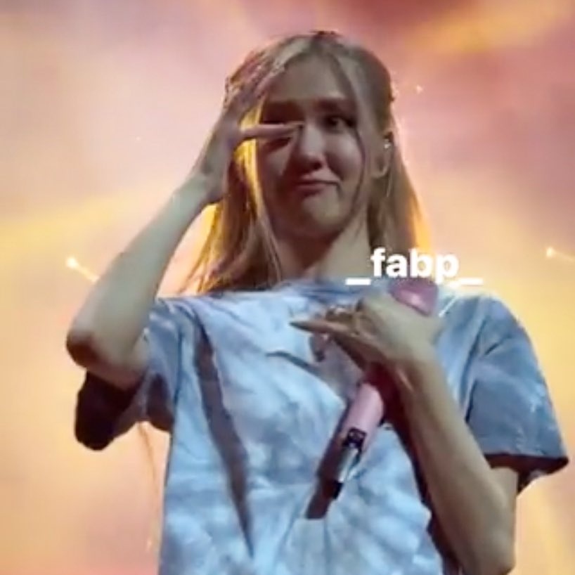 Rosé screamed "Blackpink in your area!" before leaving