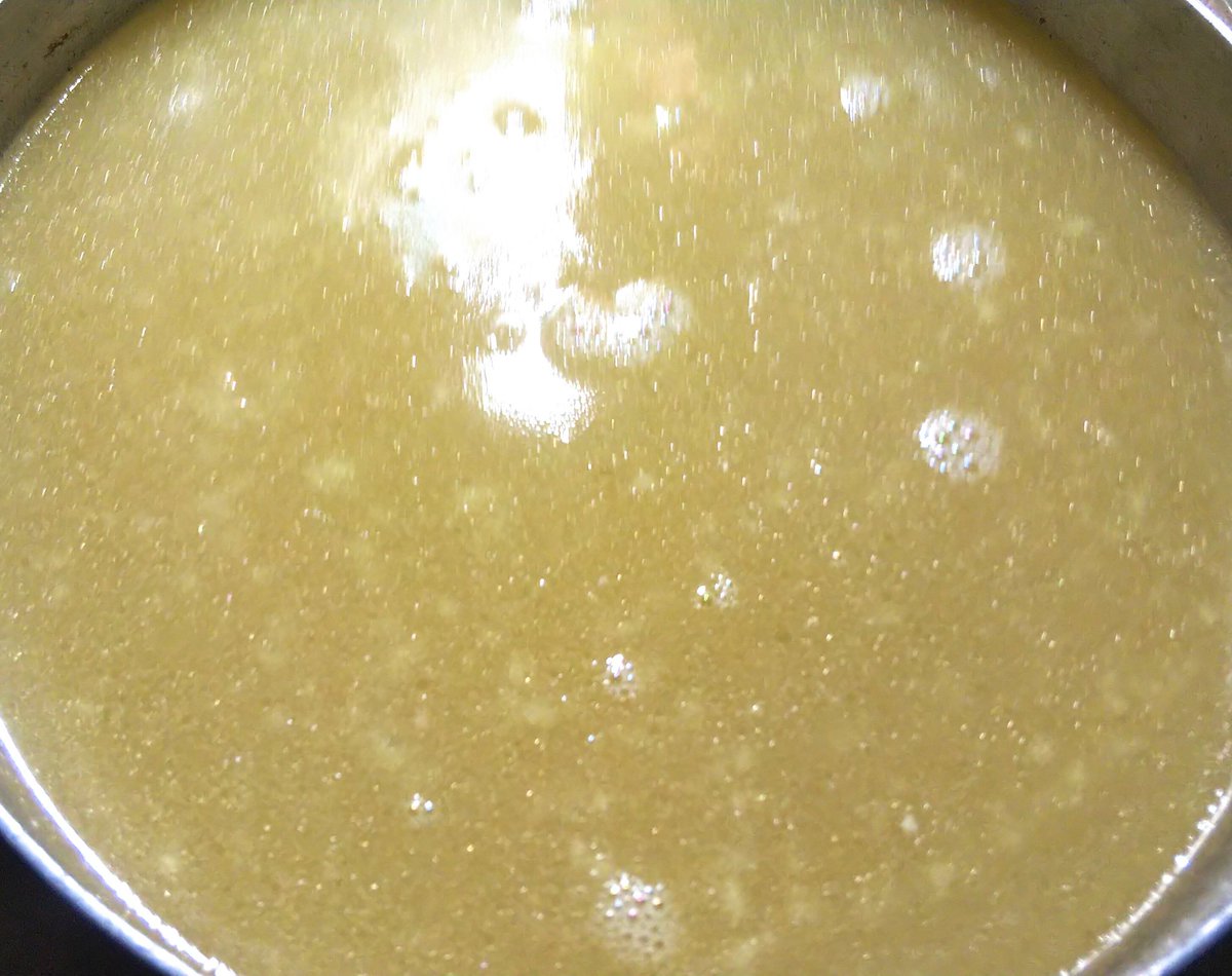 xyzMISA's tweet photo. そして自家製鶏白湯。
を作るつもりで青湯かな？ https://t.co/bHbNqt0sSv