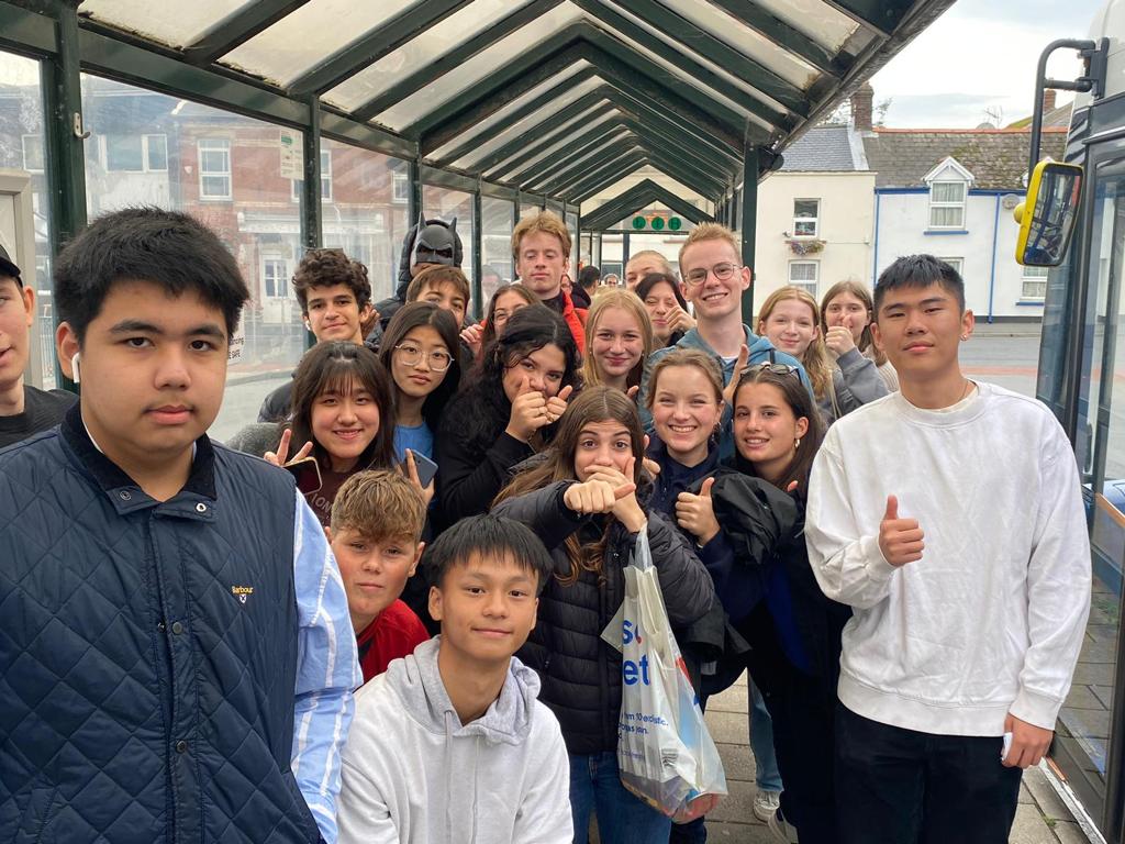 A successful shopping trip to Barnstaple yesterday for our boarders! 🛍 

#boardingschool #boardinglife #barnstaple #northdevon #shopping #iloveboarding #Saturdays