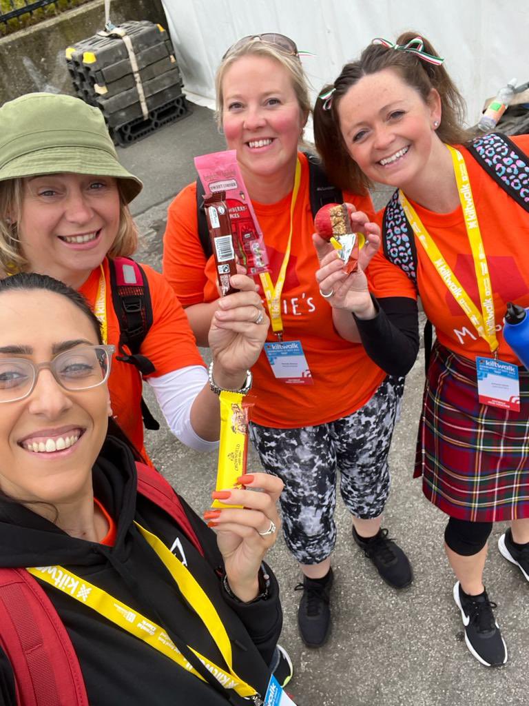 Taking on the Big Stroll with a wee pick me up snack at  #KiltwalkEdinburgh in support of <a href="/MaggiesCentres/">Maggie's Centres</a> Edinburgh 🧡

Looking good ladies - smashing it!

#kiltwalk <a href="/thekiltwalk/">Kiltwalk</a> 

justgiving.com/fundraising/fl…