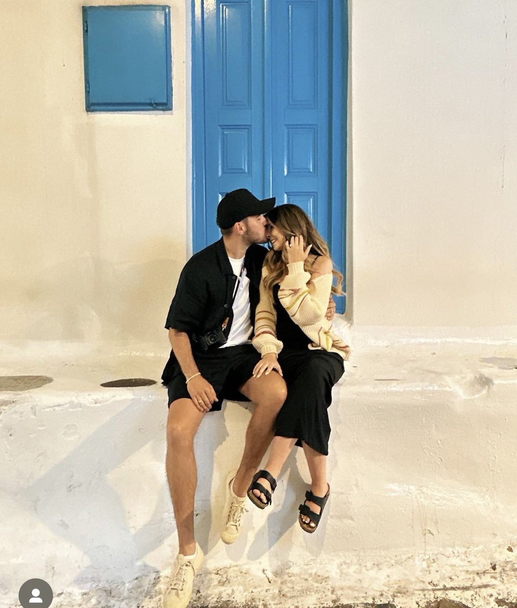 Nutter64's tweet photo. How it was vs how it’s going 💍 @AlfieDeyes Happpy Birthday and a massive congratulations to you both #Zalfie https://t.co/miSWvyez8F