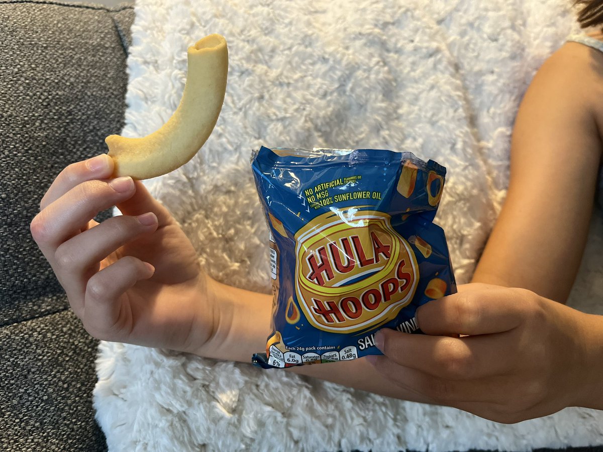 barleyesq's tweet photo. @KPSnacks Are you aware of the existence of gargantuan Hula Hoops? We found one. https://t.co/XxtHFNTkCb