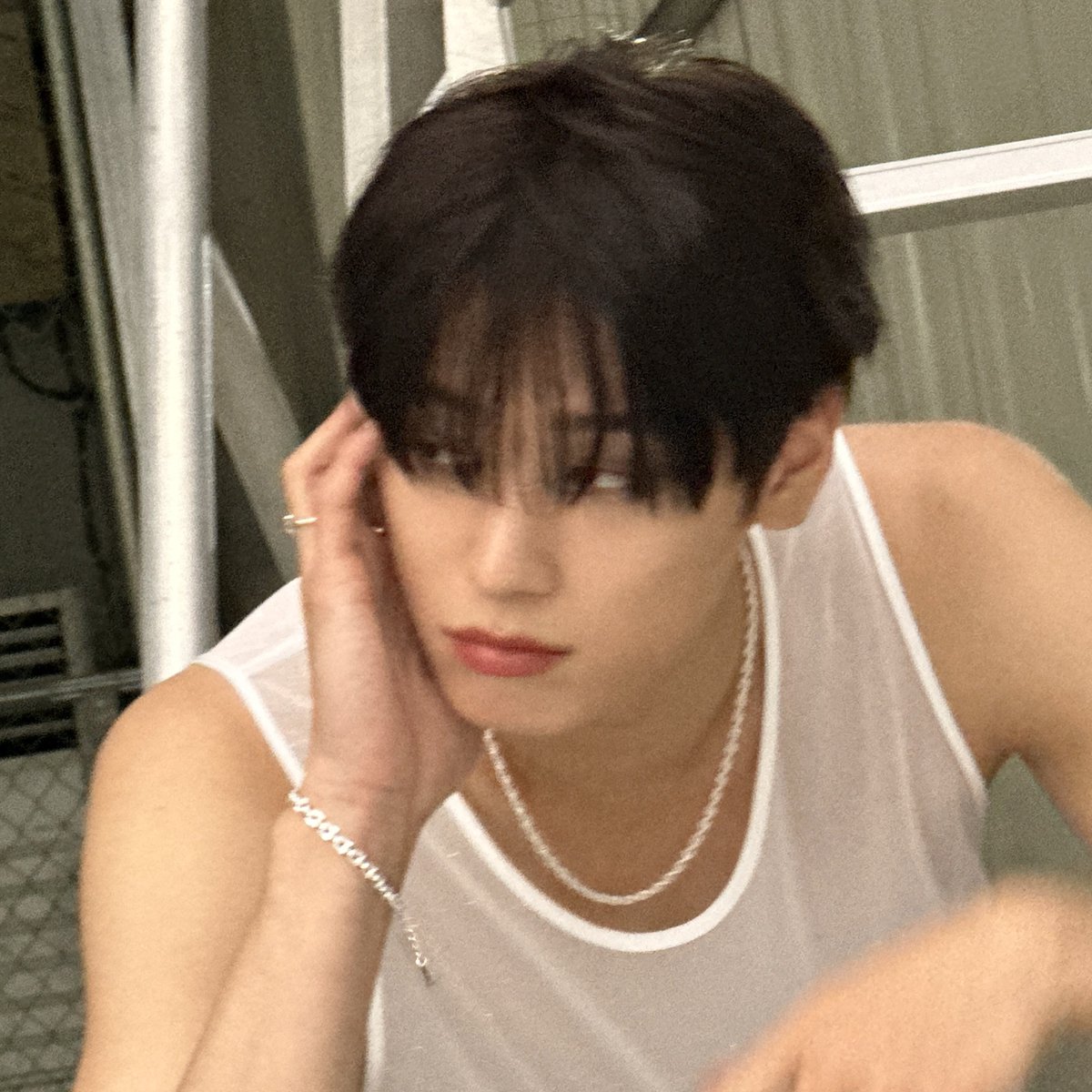KISSYJEONS's tweet photo. white tank tops https://t.co/ZXMkxneUct