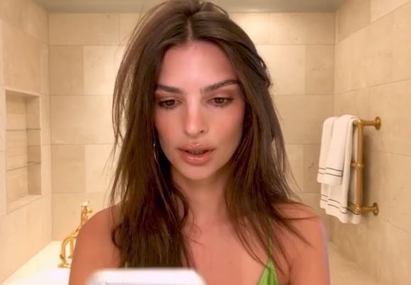 Yo revisando mi cuenta bancaria después de una semana de "está bien, me lo merezco"