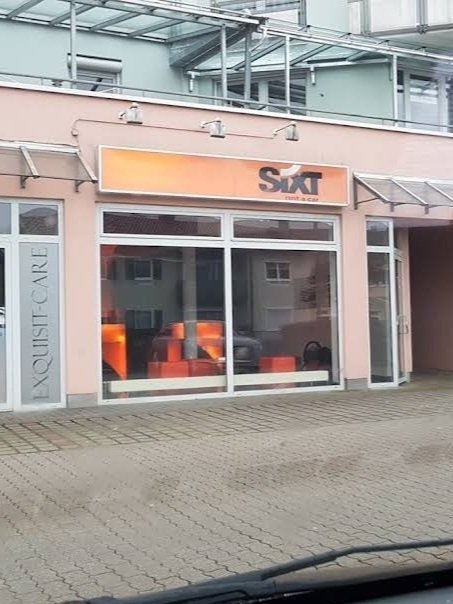 اذا وصولك سالزبورغ والسيارات غالية توجد قرية المانية اسعار ايجار السيارات فيها اقل بنسبة تصل الى 50% وتبعد عن المطار 15 دقيقة فقط اسمها فرايلاسنغ ويوجد فيها مكاتب سيكست ويورب كار

احداثية القرية 😍🇩🇪📸👇

Ludwig-Zeller-Straße 1, 83395 Freilassing