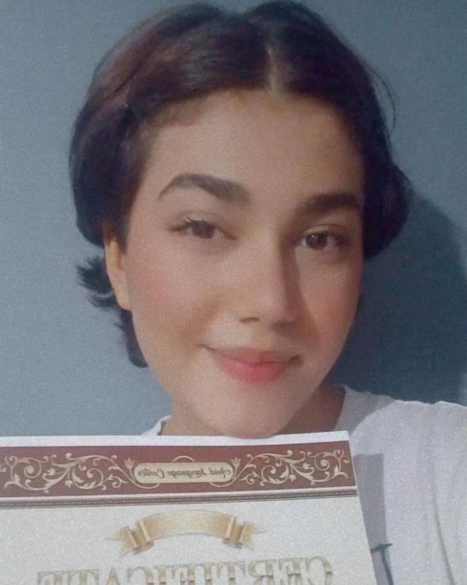 #یکتا_دودانگه نام دختر ١۴ ساله‌ای است که امروز در میدان آزادی تهران بازداشت شده. 
یکتا در تماسی کوتاه که با خانواده داشته گفته ماموران دنبال او هستند اما او موفق به فرار شده. این آخرین تماس او بوده و پس از آن تلفن او از دسترس خارج شده. 
#مهسا_امینی