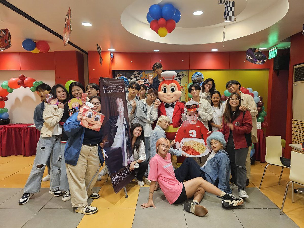 CRVTPhilippines's tweet photo. 🚦READY SET GO: Racing to Jollhee Town 🏁
We would like to thank everyone who came and celebrated Minhee's special day with us! We hope you had a jolly time ❤️
We still aren't over 👀 'til the next event, Filuvity!
#READY_SET_GO #Racing_To_Jollhee_Town #CRVTPH https://t.co/L06Oxl0okc