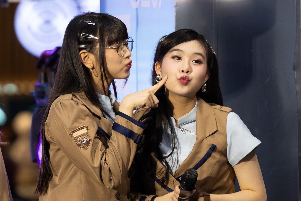 meemiephoto's tweet photo. เรมี่เห็นแล้ว มีมี่ยังไม่เห็น อิอิ #meemielastidol #remylastidol #LASTGAME_LASTIDOLTH #LASTSINGLE_LASTIDOLTH #LASTSINGLE #FIRSTPERFORMANCE #LASTIDOL #LASTIDOLTH #LASTIDOLTHAILAND https://t.co/T0hkN4v7Yn