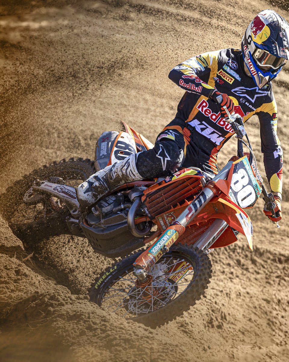 Akrapovič tweet media