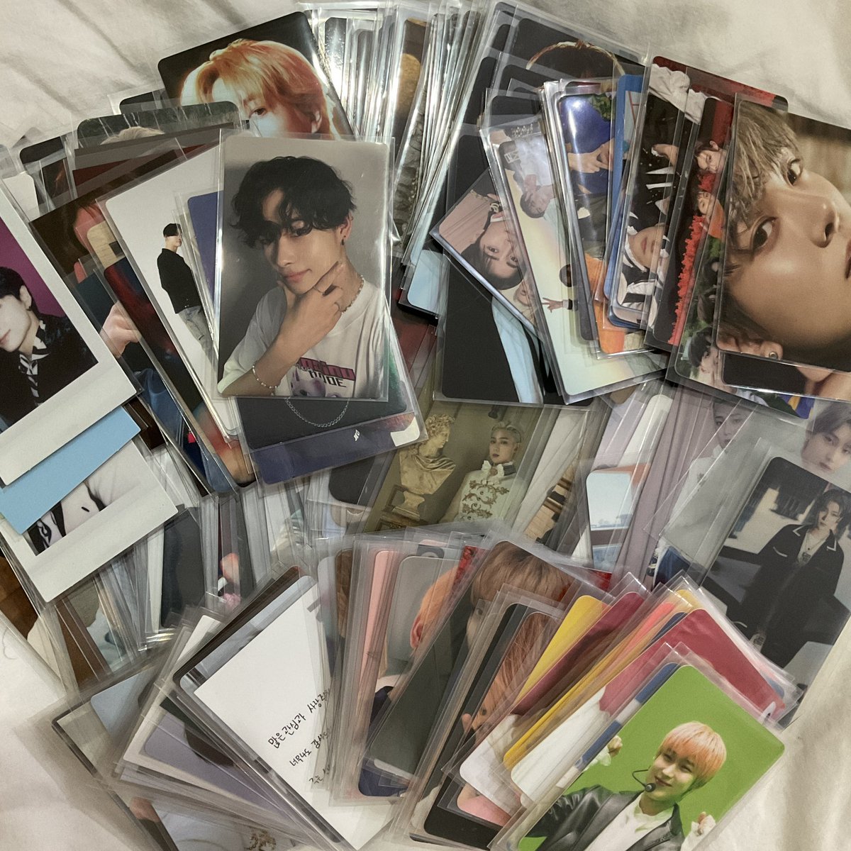 RT PLS

มีใครสนใจการ์ดมั้ยคะฝากรีให้หน่อยค่า
ส่วนใหญ่เป็นการ์ดซอนอู เดี๋ยวมาลงรายละเอียดให้ค่ะ💖 

#ตลาดนัดENHYPEN #ตลาดนัดเอนไฮนเพน