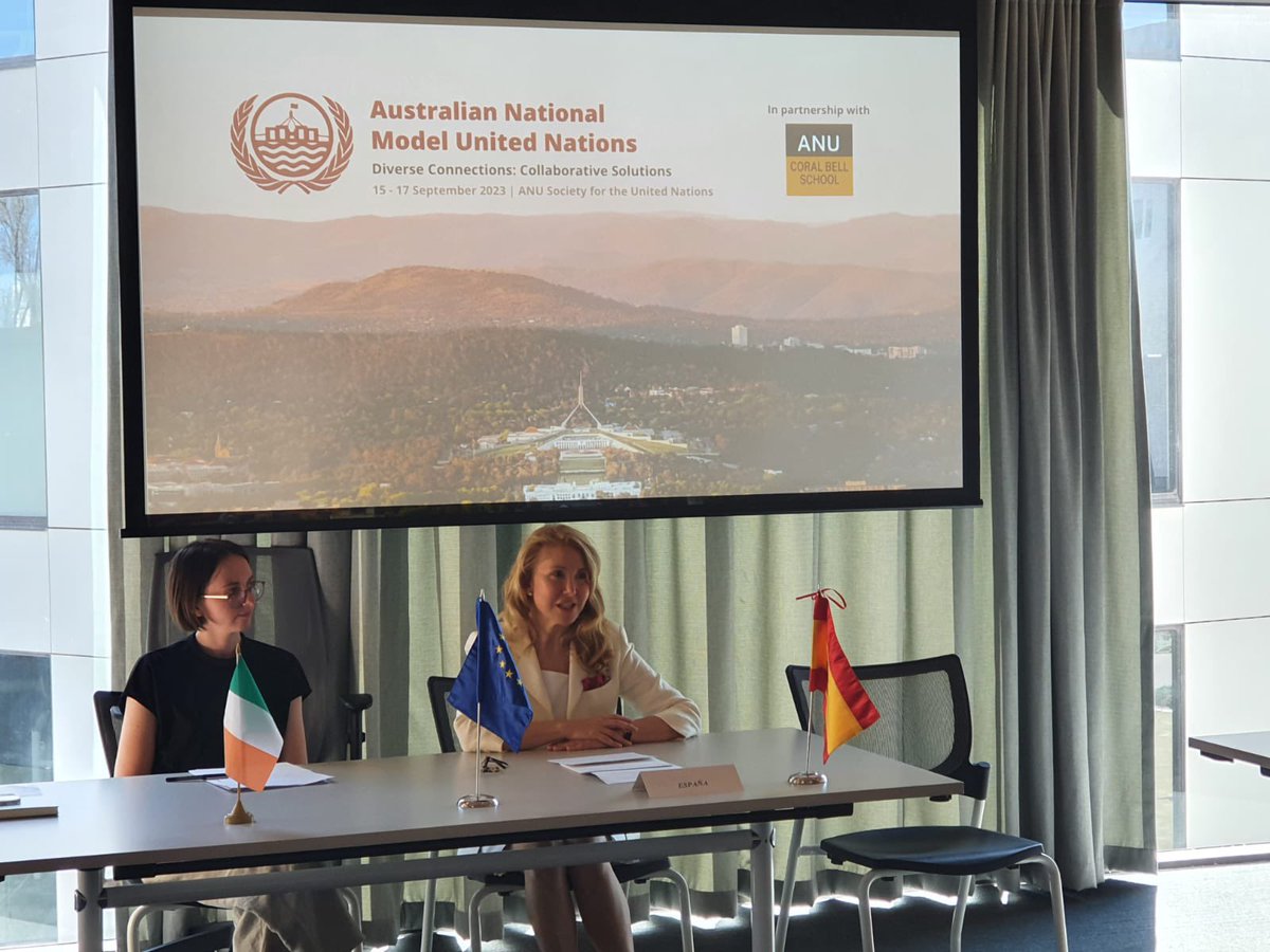 EmbEspAustralia's tweet photo. Our Deputy Head of Mission, Montserrat Momán Pampillo, and Second Secretary of @irlembaustralia, Cellena Connolly-Moynihan, were honoured to speak at a round-table on the evolving role of gender in politics and diplomacy at the 2023 Aust National Model UN Conference! 🇪🇸🇮🇪🇪🇺🇦🇺🇺🇳 https://t.co/uycwqD02V3