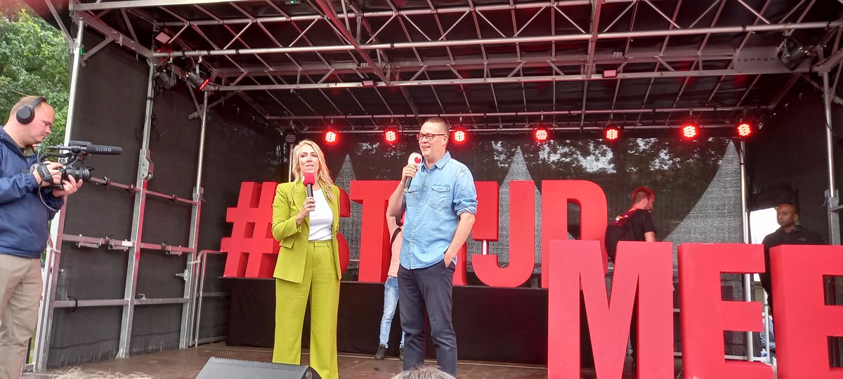 robert_limbach's tweet image. SP Limburg Zuid is er klaar voor, op naar Den Haag, PrinsjesdagProtest 🍅💪

#sp #prinsjesdagprotest #SPLandgraaf  #SPHeerlen #parkstad #splimburg #PVDA #belgie #belgium