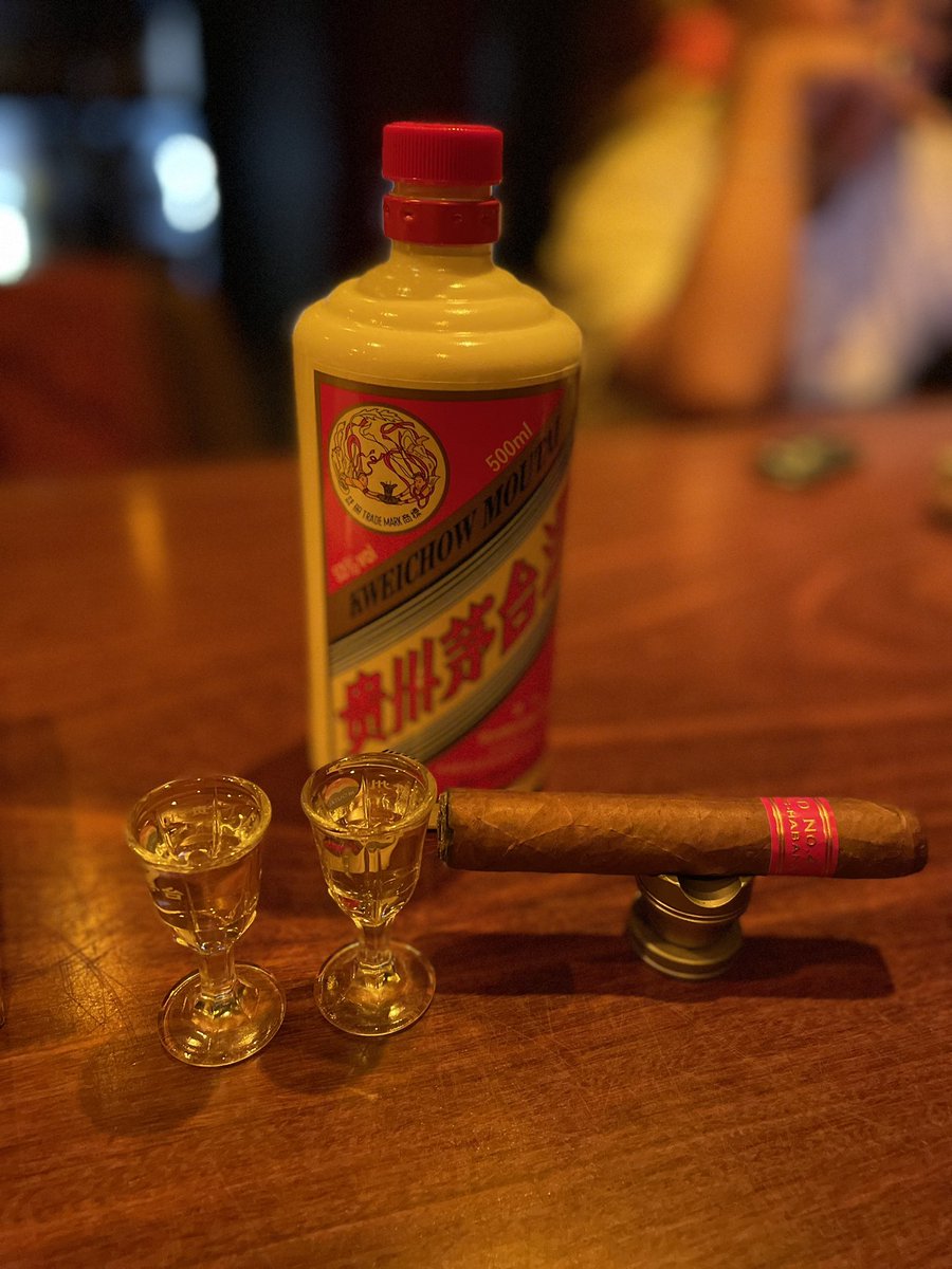 humidor2016's tweet photo. D4 Partagas
#茅台 https://t.co/PgEi7nfxU6