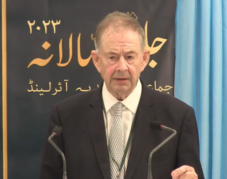 Deputy Eamon O Cuiv TD addresses the Jalsa He lauded & commended the Ahmadiyya Muslim Community on our commitment to peace, integration and spreading a positive atmosphere in global society. He praised the Jamaat for truly living by their moto 'Love For All Hatred for None'