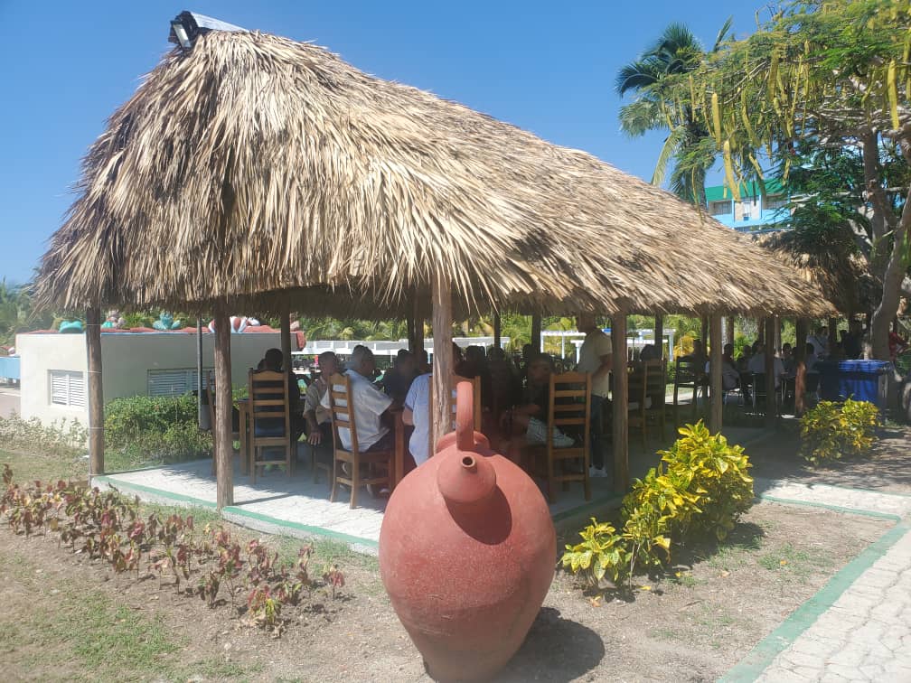 En la misma entrada de la bahía #Cienfuegos muestra sus bellezas al mundo. La I Feria Internacional #ExpoSur se encarga de resaltar nuestra cienfuegueridad. 🇨🇺 
#CienfuegosXMásVictorias
#HacerMásXCuba