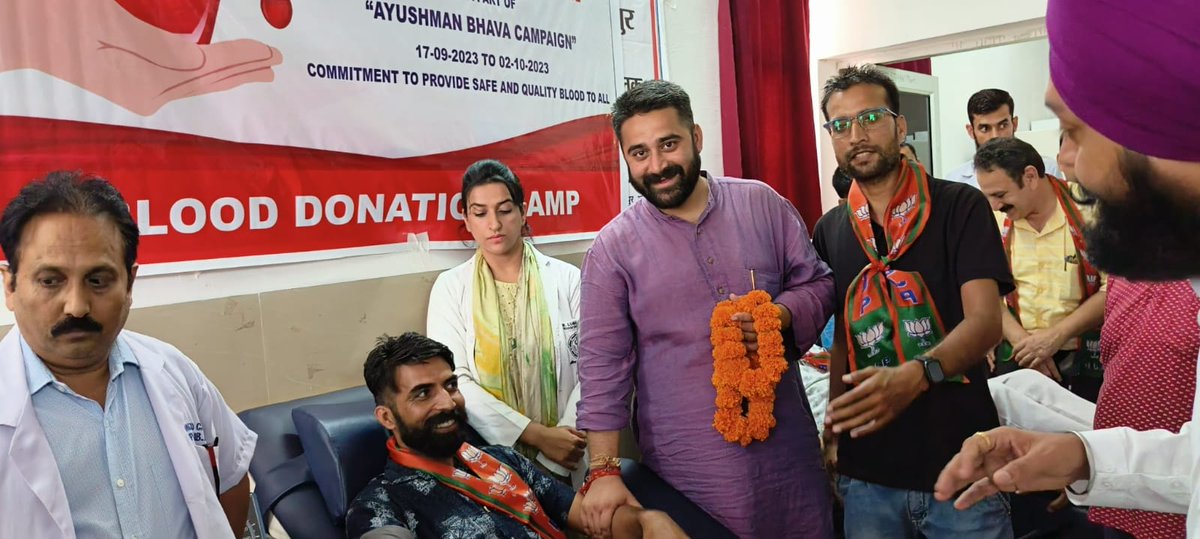 vivekguptaudh's tweet photo. Mega Blood  donation camp organised by @BJYM  at #Disst hospital #Udhampur on the occasion of birthday of most famous leader of world @narendramodi Ji in presence of State president of #BJYM @IArunPrabhat ji.
@BJP4JnK @blsanthosh @DrJitendraSingh @DrVikasPadha @sushantguptaudh https://t.co/0YLRvF8yVH