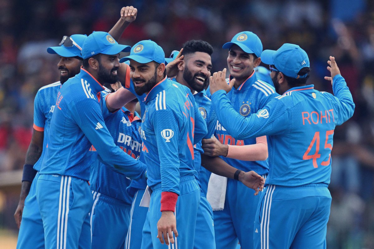SimplyMe81230's tweet photo. #siraj’s brutal spell blows 🔥🔥
#INDVsSLfinal
#asiacup2023 https://t.co/uCFGt8iMWH