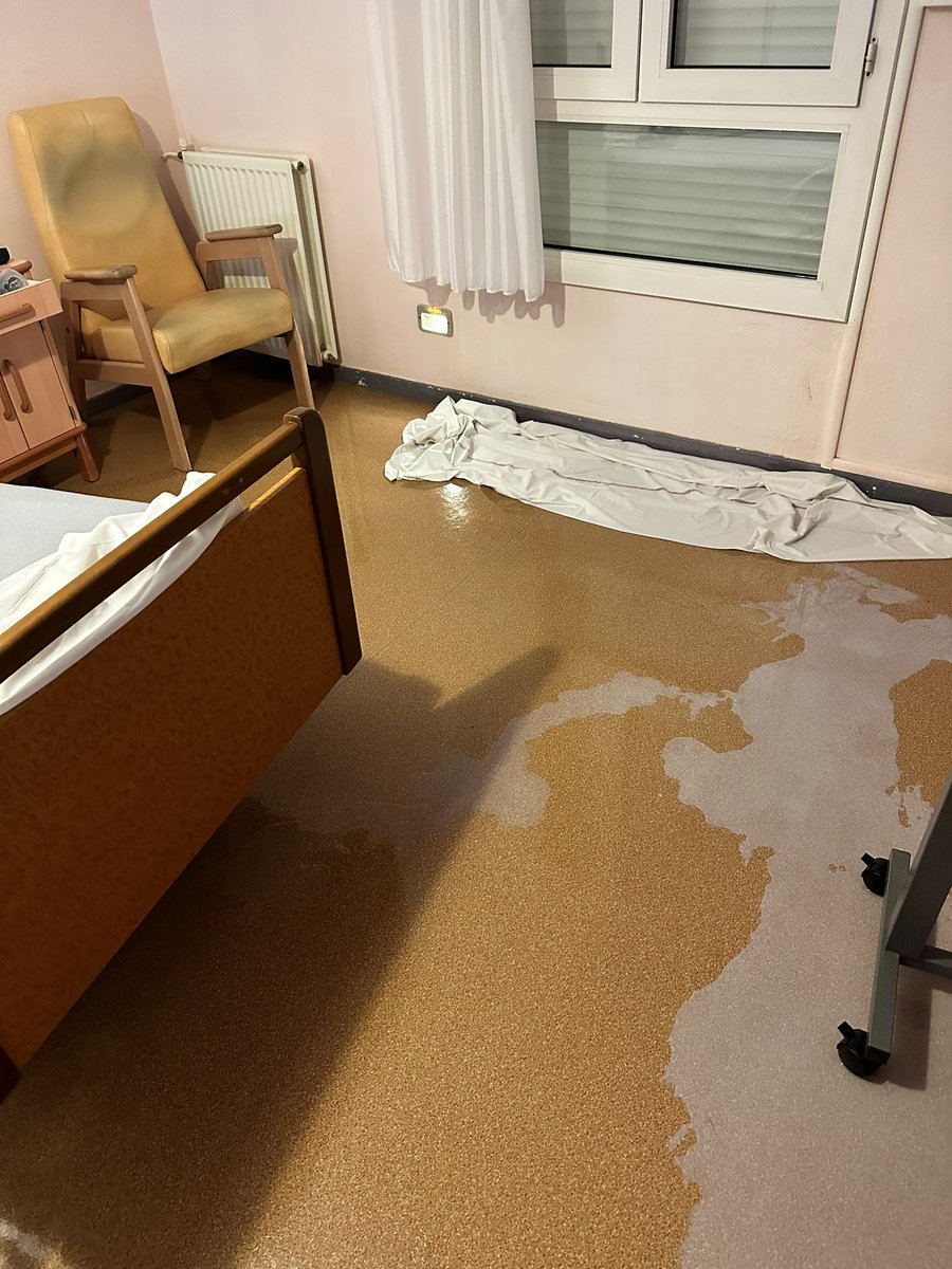 BoidinChristian's tweet image. Après l’épisode Cévenol sur Saint-Martin de Londres @AesioSante visite ce matin à notre Ehpad Athena. Échange avec les pompiers du @PompiersHerault mobilisés sur place.
16 résidents mis en sécurité dans la soirée! Merci à toutes et à tous pour votre engagement . @AesioMutuelle