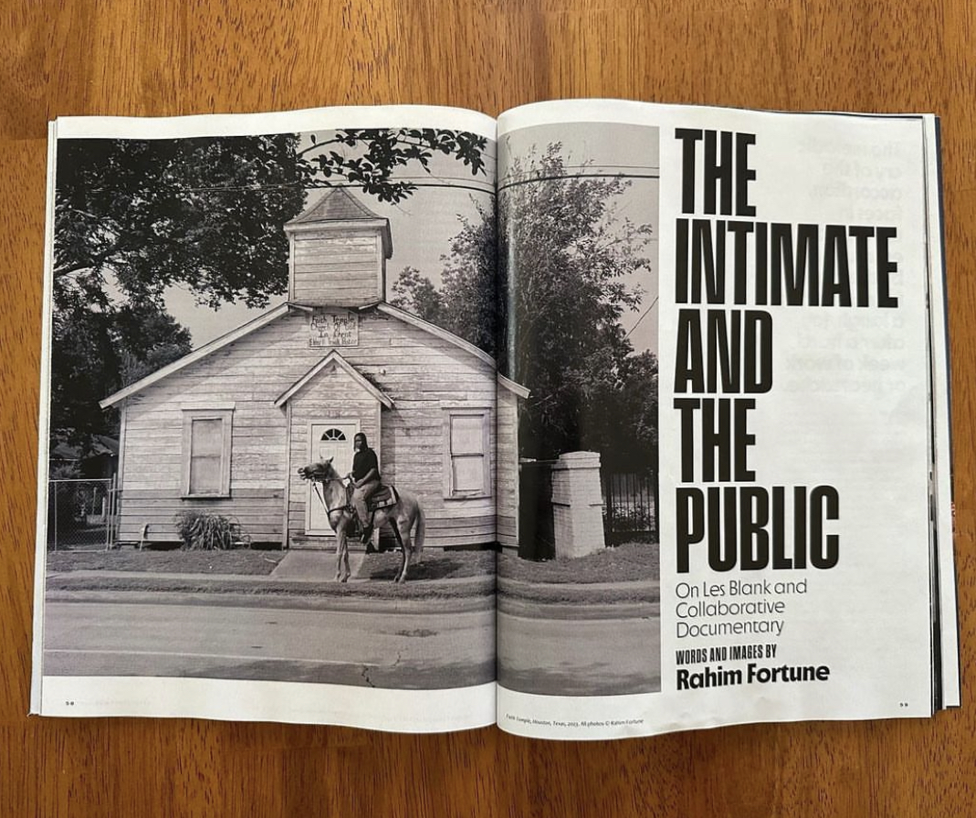 oxfordamerican's tweet image. Easy like Sunday morning—with a fresh cup of coffee in one hand and # the latest print issue of #OxfordAmerican in the other. #Issue122 #OxfordAmerican

Don't have a print copy? You can read it here: oxfordamerican.org/magazine/issue…

📷  Rahim Fortune