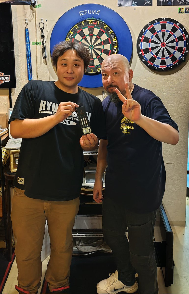 6y49mZ867GZUZHQ's tweet photo. １か月以上ぶりにホームのVOUGに帰れました。
プロばかりでホームと言うには申し訳ないですが(笑)

いつもVOUGを支えるメンバーの笹谷PERFECTプロの新作バレルを購入しました！！
#VOUG
#畑野千春
#笹谷プロ https://t.co/RBKq5Vyc2l