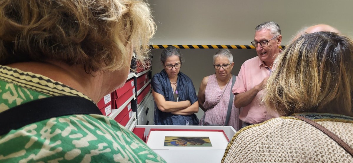MuseuNac_Cat's tweet photo. @fqcorella Hem vist Fortuny, Rodes, Nonell, Vilà, Tramulles... Dibuixos, aquarel.les, gravats, pastels, cartells... Gràcies @fqcorella per aquesta visita! Apunteu-vos a les visites de #ZonaRestringida. Són tot un luxe.
#MésPatrimoniGràfic #CapDeSetmanaMNAC #MomentsMNAC https://t.co/Ap1jhPqHAl