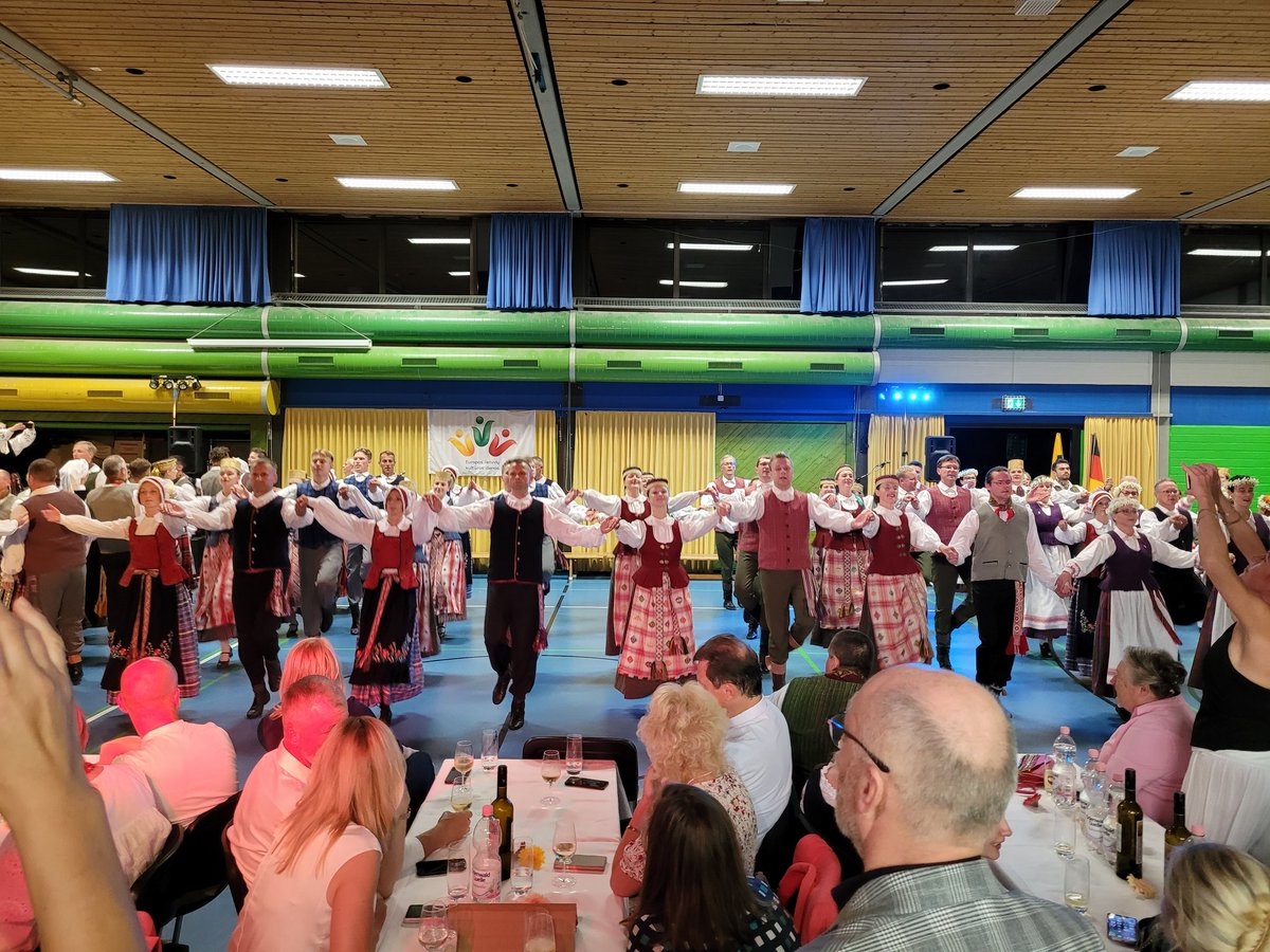 Zweite Kulturtage der Litauer Europas in Lampertheim-Hüttenfeld am Freitag und Samstag. Nette Begegnung von fast 300 Teilnehmerinnen und Teilnehmer aus 19 Volkstanz und Chorgruppen und 11 Länder Europas
