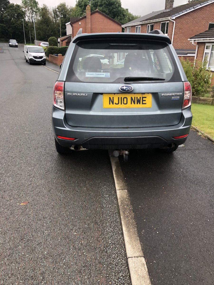 tele_text's tweet photo. @YPLAC Apparently their request for double garages at the time of the original development proposal was rejected. So they’ve decided to sequester the pavements. Cheaper. And convenient. For them at least. As well as massively selfish &amp; dangerous. https://t.co/geUrHz0I0q