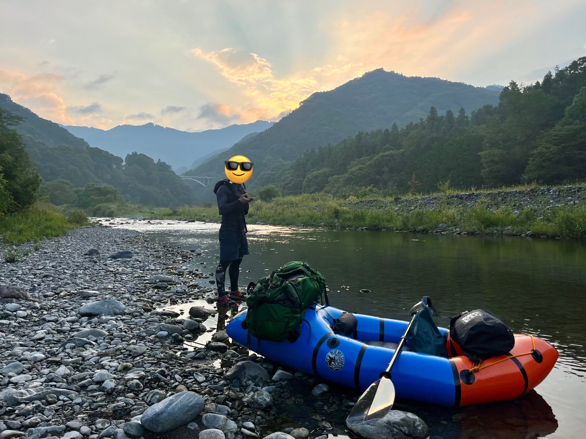 初のパックラフト！

川から眺める山はまた新鮮でした。思ってた以上にコントロールが難しくて、写真撮る余裕ない場所では苦戦したり。

むちゃくちゃ楽しかったです。