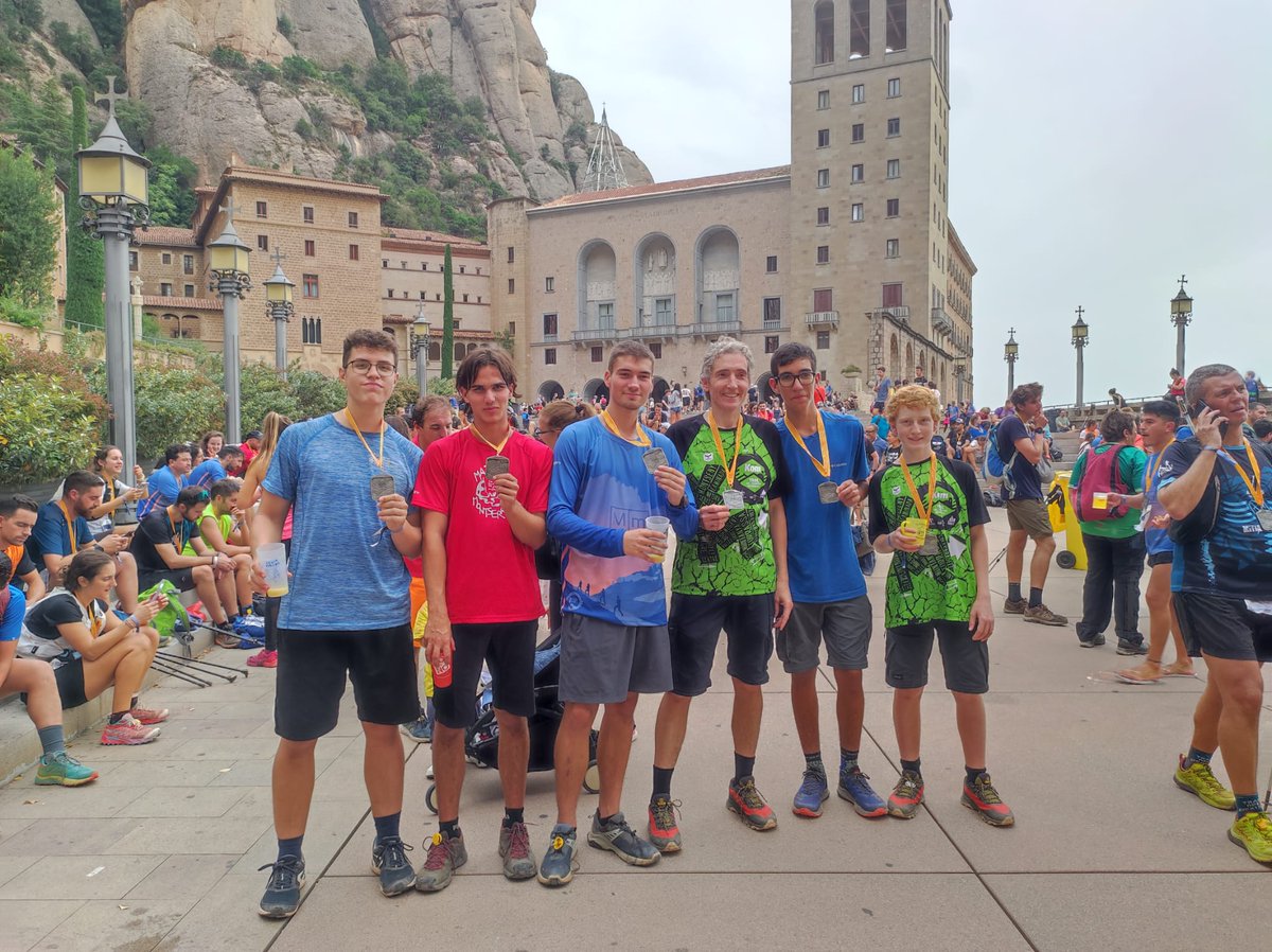 Els nostres socis ja han finalitzat la 44a edició de la marxa MM, arribant a Montserrat en menys de 24h.
La Jessica ha tornat a superar la seva pròpia marca.
Felicitats a tots i enorabona.
#mm23 #caminadesfeec 
<a href="/cegraciacat/">Club Excursionista de Gràcia🎗️</a> <a href="/TravessaMm/">Matagalls Montserrat</a> <a href="/FEEC_cat/">FEEC</a>