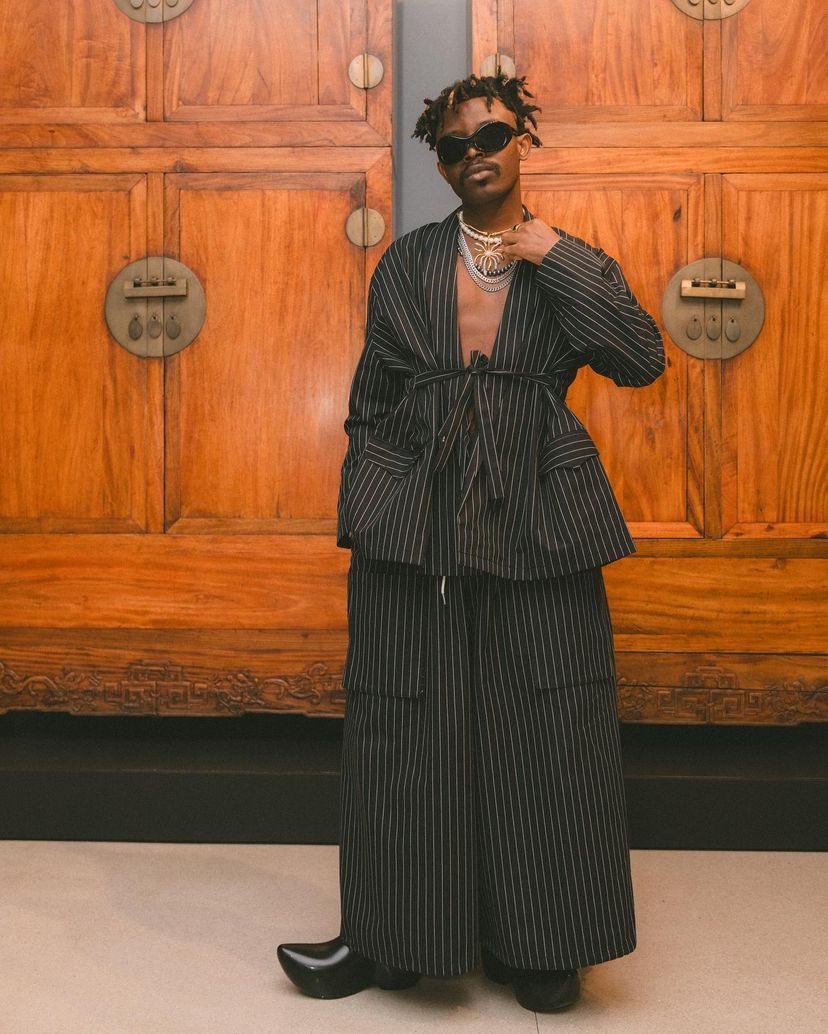modaculturemag's tweet photo. TG Omori (@boy_director) looking like a work of art himself at the Brooklyn Museum. He's rocking a one-of-a-kind two-piece ensemble from the @friedrice_nyc collection, and his styled to perfection by @styledbyglo . 🔥✨
📸| @kabiruloya
#modaculturemag #boydirector #menfashion https://t.co/3t7JvqjdzB