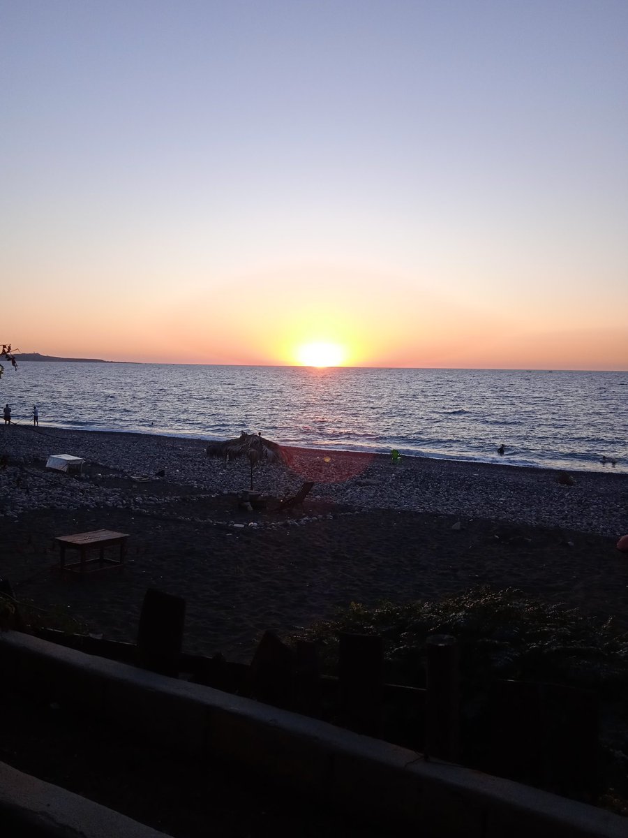 وغدا تشرق الشمس