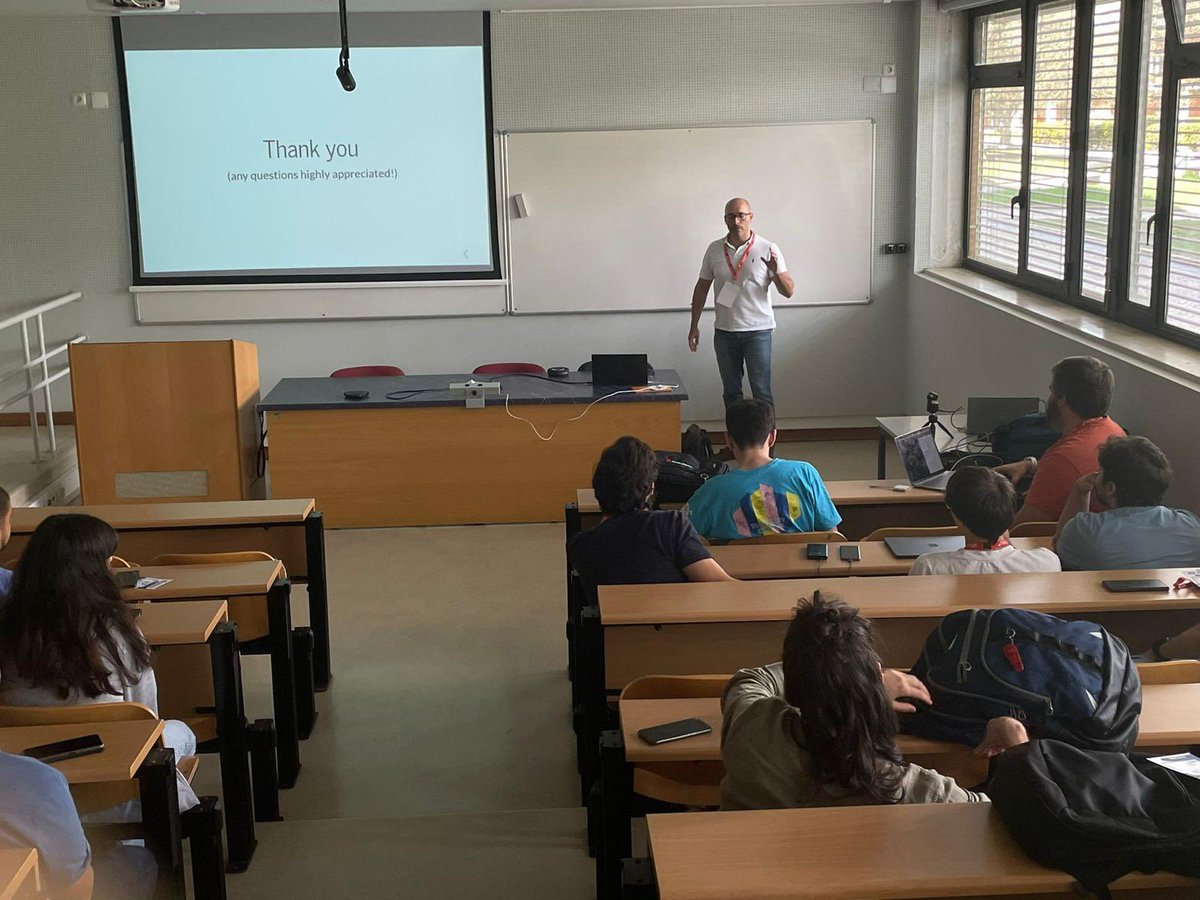 devPTorg's tweet photo. A DevPT marcou presença na festa de software livre com 3 palestras principais e duas pequenas apresentações de projetos!

(Necessitamos urgentemente de alguém para nos fazer fotos) https://t.co/u3pnbYogYv