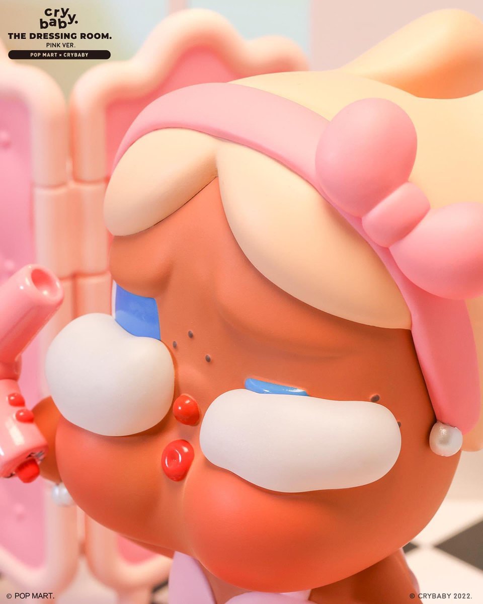 その他 POPMART crybaby THE DRESSING ROOM CRYBABY The Dressing Room Figurine – WHOOPEA