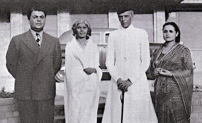 DrMAliShaikh's tweet photo. In this rare picture, CJ Issa’s both parents are standing with Quaid-e-Azam &amp; Mohtarma Fatima Jinnah. Justice Issa’s critics should understand that he has been brought up in different social system, where women stand beside men as equal partners, not just follow them. https://t.co/CKSuT7BPP5