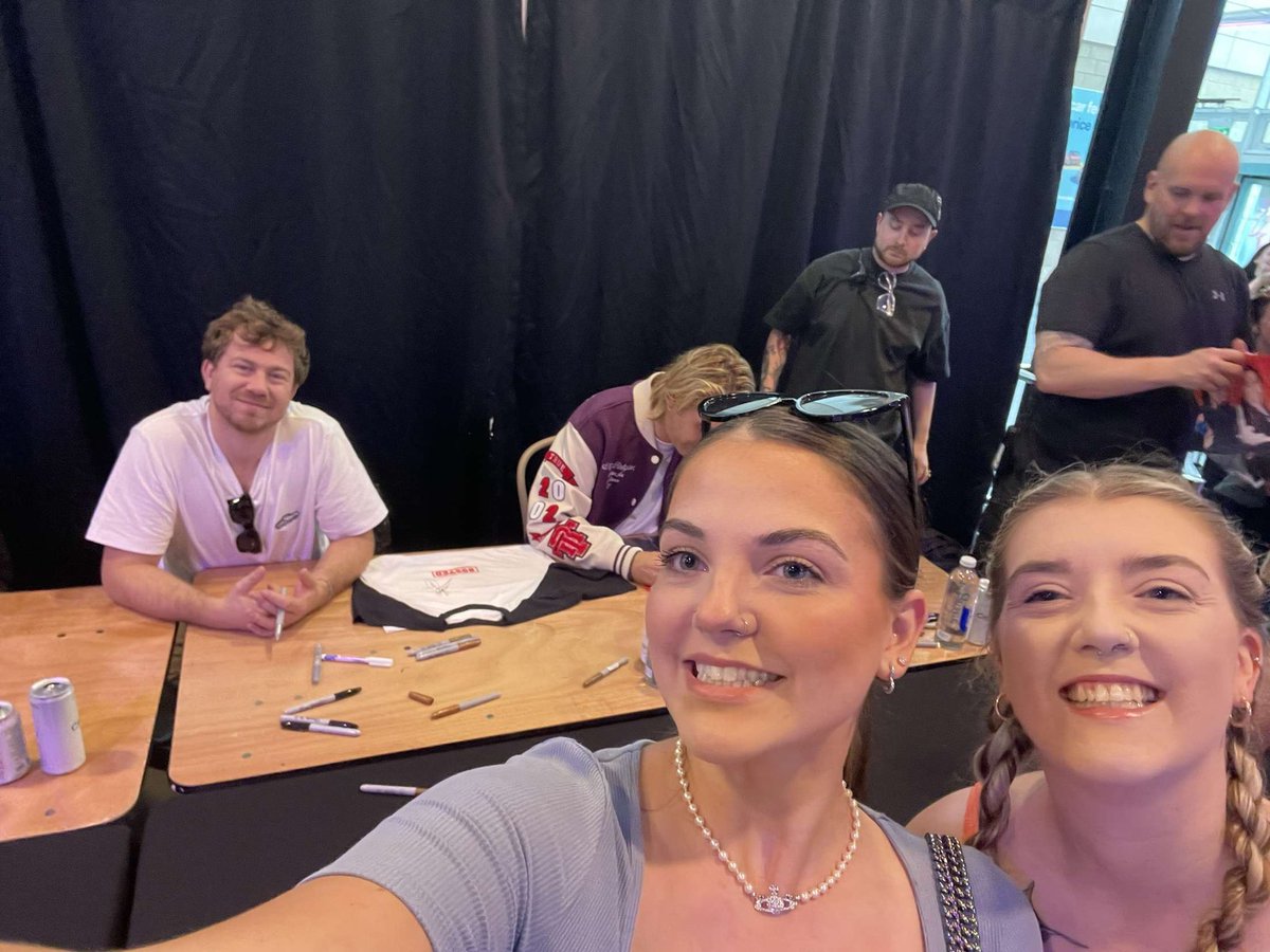 Leanne 🌚 tweet media