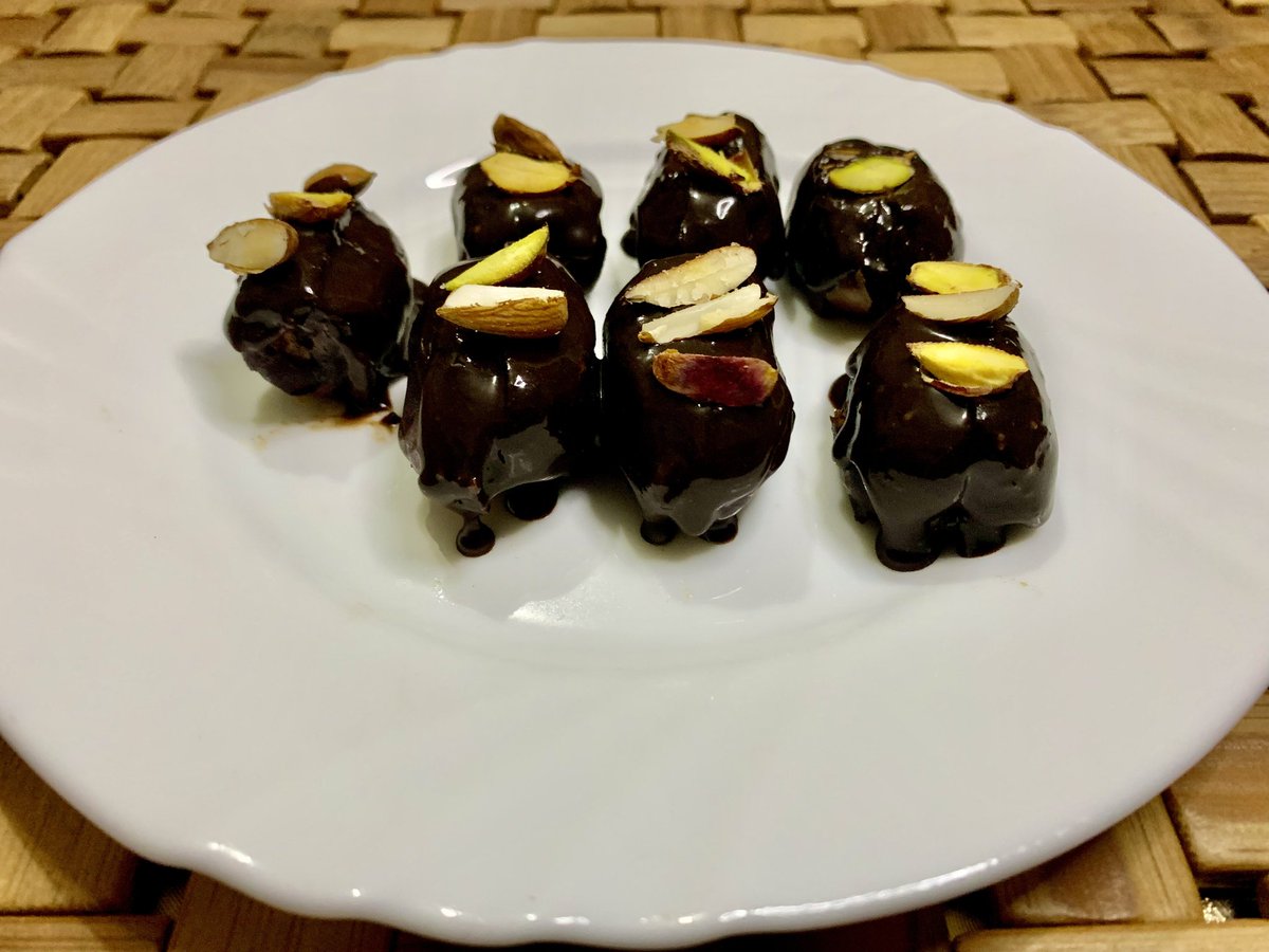 ShahidaRecipes's tweet photo. Almond stuffed chocolate Dates
#chocolatedates
#dates
#almondstuffeddates
#recipeswithshahida
#cookingvideos
#cookingtips
#foodtips
#homemeal
#mealprep
#food
https://t.co/62EDuiZi7t https://t.co/rfS5jR4BcI
