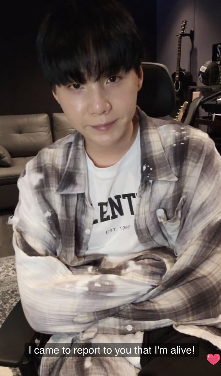 yooncatfiles's tweet photo. arms folded and all in his best boy behaviour https://t.co/miwCrHOymQ