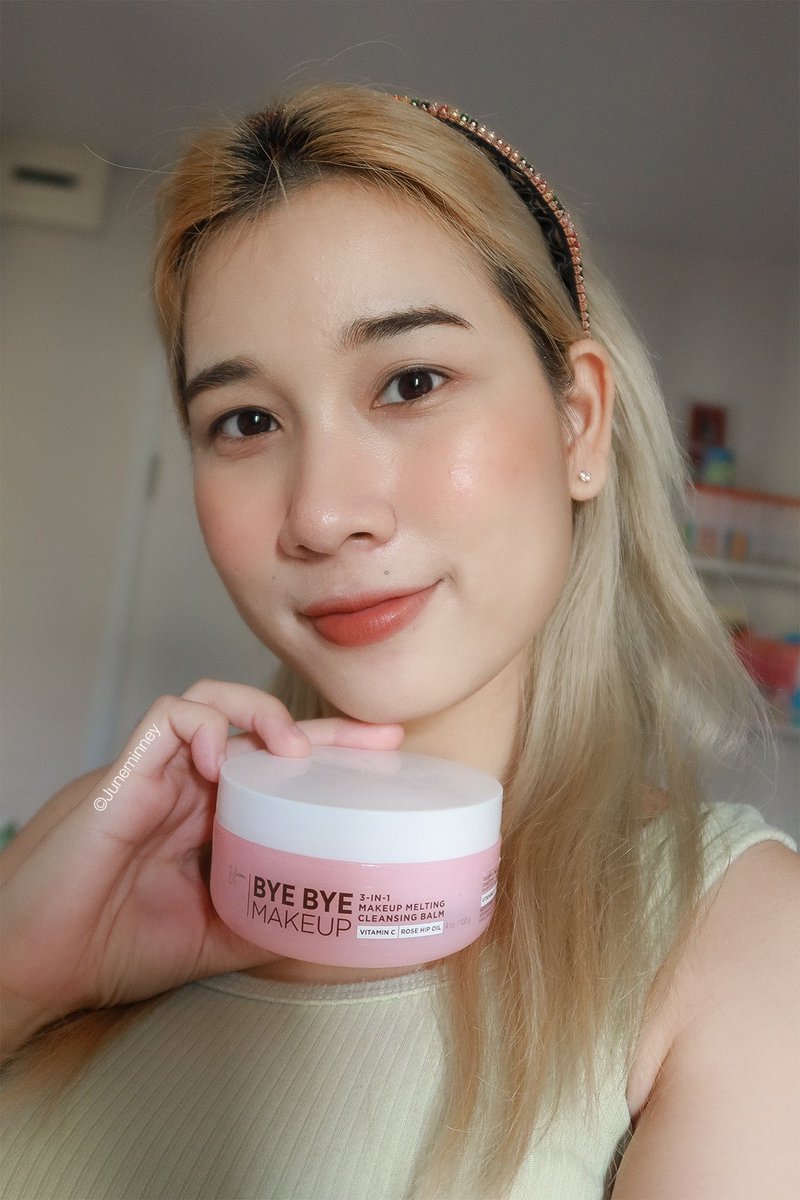 juneminney_'s tweet photo. เลิฟมากกก✨ ขอยก IT Cosmetics 3-in1 Makeup Melting Cleanser Balm 🧼 ลบหน้าสะอาดมาก ไม่ทิ้งคราบสกปรก ฝังรากลึกเลย มาสคาร่าที่ว่าแน่ยังแพ้ชี😂✨ ไม่ต้องไปใช้ Eye Remover ต่อเลยจริงๆ ใช้แค่นิดเดียว 1/4 เท่านั้น ก็ใช้ได้ทั่วหน้าเลย
#ITCosmeticsTH #ของดีบอกต่อ https://t.co/g4q5MX6bkV