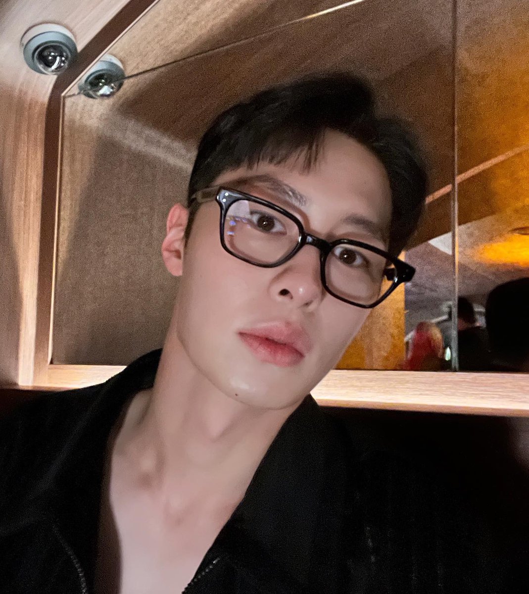 wefoundhopee's tweet photo. YANG BENER AJA LU WOOK https://t.co/4dYxMtE21c