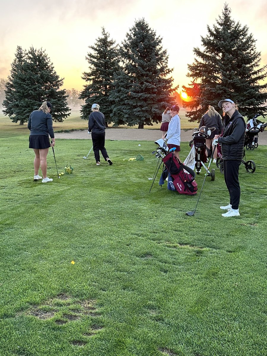 Eagles warming up for Round Two of the D3 Classic starting the day in 2nd place, 2 stokes back after yesterday’s 305.