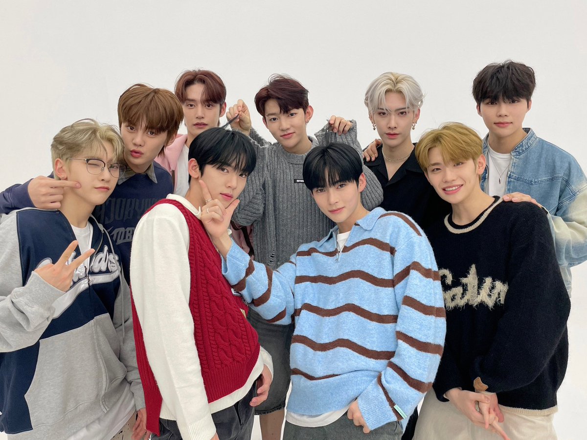 ZB1_jp's tweet photo. _𝗭𝗘𝗥𝗢𝗙𝗢𝗖𝗨𝗦

ZEROBASEONE The 1st Mini Album
[𝐘𝐎𝐔𝐓𝐇 𝐈𝐍 𝐓𝐇𝐄 𝐒𝐇𝐀𝐃𝐄]
「オンライントークイベント」

ZEROSEの皆さんありがとうございました🌹

皆さんの愛がたくさん伝わってきて本当に幸せな時間でした✨
今日は僕たちの夢を見てね😉

#ZEROBASEONE #ZB1 
#YOUTHINTHESHADE #InBloom 
#ZEROBASEONE_InBloom