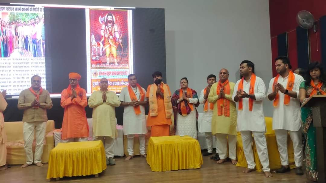poojakapilmisra's tweet photo. अलवर राजस्थान
ब्राह्मण गौरव सम्मान समारोह

श्री सनातन ब्राह्मण महासंघ फाउंडेशन द्वारा समाज में उत्कृष्ट काम करने के लिए ब्राह्मण गौरव सम्मान से सम्मानित किया......
@BJP4India @JPNadda 
@blsanthosh @cpjoshiBJP
 @ArunSinghbjp @chshekharbjp @VijayaRahatkar 
@VanathiBJP @BJPMahilaMorcha 
@BJP4Rajasthan