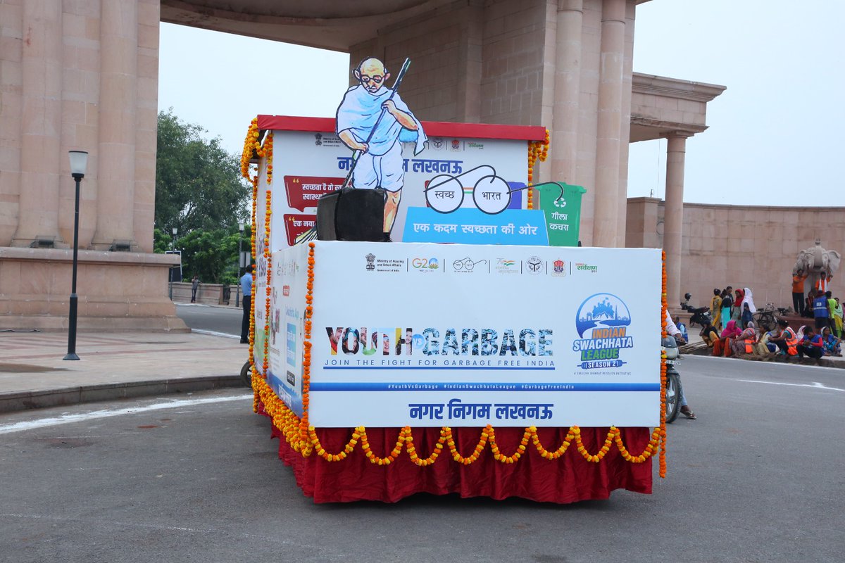 SwachhBharatGov's tweet photo. लाजवाब लख़नऊ!
उत्तर प्रदेश के दिल लख़नऊ ने #Swachhata की 9 वर्ष की यात्रा प्रदर्शित करते हुए #SourceSegregation, #TwinBin और #WasteManagement की एक झांकी निकाली। आइए इस झांकी के साक्षी हम भी बनें!

#YouthVsGarbage #SwachhataHiSeva #GarbageFreeIndia #SwachhBharat https://t.co/7qhoaWfkoh
