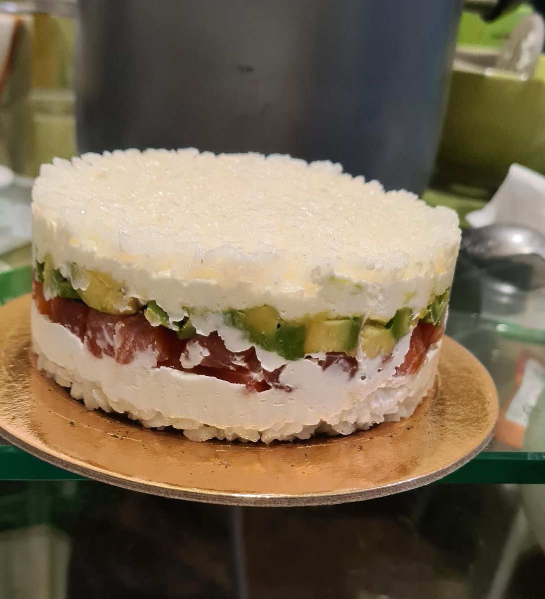 Зацените 🥹 Я сделала суши бенто торт на др человеку который не любит сладкое 🥹🥹