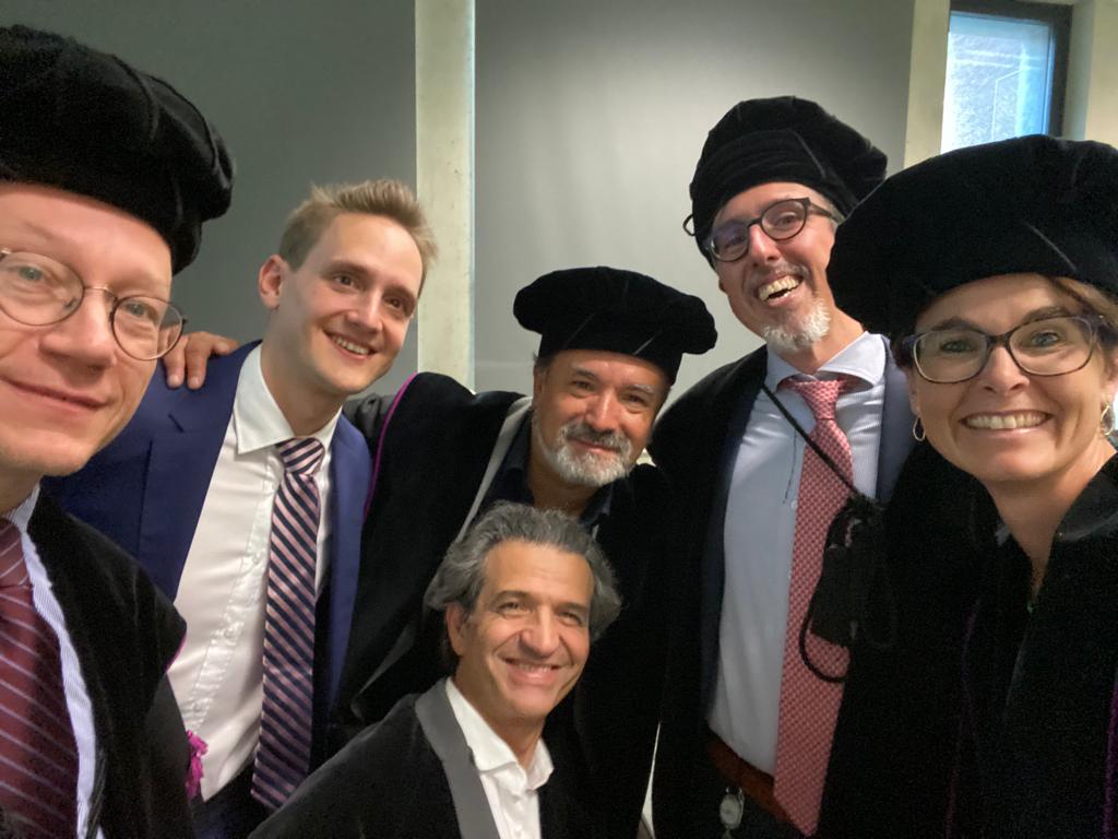 Maxim De Schepper (@maximdpath) on Twitter photo Proud to have obtained my PhD degree at KU Leuven. I has been a wonderful and educational 4 years. It has been an honour to have worked at the Laboratory for Translational Breast Cancer Research with <a href="/ChristineDesme2/">Christine Desmedt</a> and Giuseppe Floris. Proud to have obtained my PhD degree at KU Leuven. I has been a wonderful and educational 4 years. It has been an honour to have worked at the Laboratory for Translational Breast Cancer Research with <a href="/ChristineDesme2/">Christine Desmedt</a> and Giuseppe Floris.