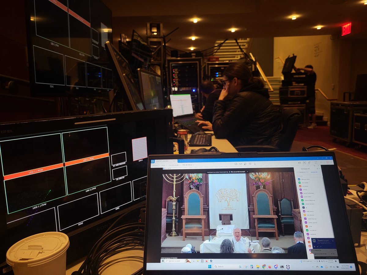 barryjgrossman's tweet photo. Have an awesome day #avtweeps... spending our #NewYears 👉 #liveEvents #nyc #corporateevents setting up and monitoring synagogue feed
L'shana Tovah 
#ChatBarryG #AVinTheAM https://t.co/ke9fADIlOj
