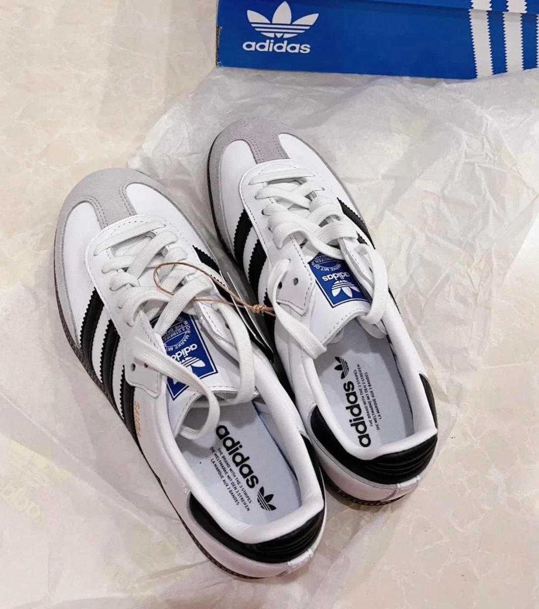 Alinnary_'s tweet photo. ADIDAS รุ่น SAMBA OG ที่กำลังฮิตสุดๆ ในตอนนี้เลย แมชท์ได้ทุกลุค ใส่ได้ทั้งหญิงชาย ของมันต้องมี!! 👟

พิกัด👉🏻 https://t.co/wteJZeGDfK https://t.co/rKRFBPYc2f