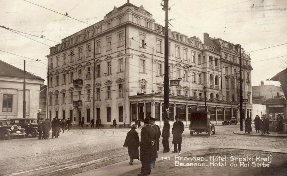 AntonMilan's tweet photo. Danas je onemogućeno da se na mestu luksuzniog hotela Srpski kralj, srušenog u bombardovanju 1941. obnovi ovaj deo našeg kulturnog nasleđa. 
Zbogom istorijo 🇷🇸, siguran sam da te nije voleo niko od onih koji su doneli odluku da se tu sada sazida obična zgrada. 
#ZZSKGB https://t.co/XpHEK8Gtga