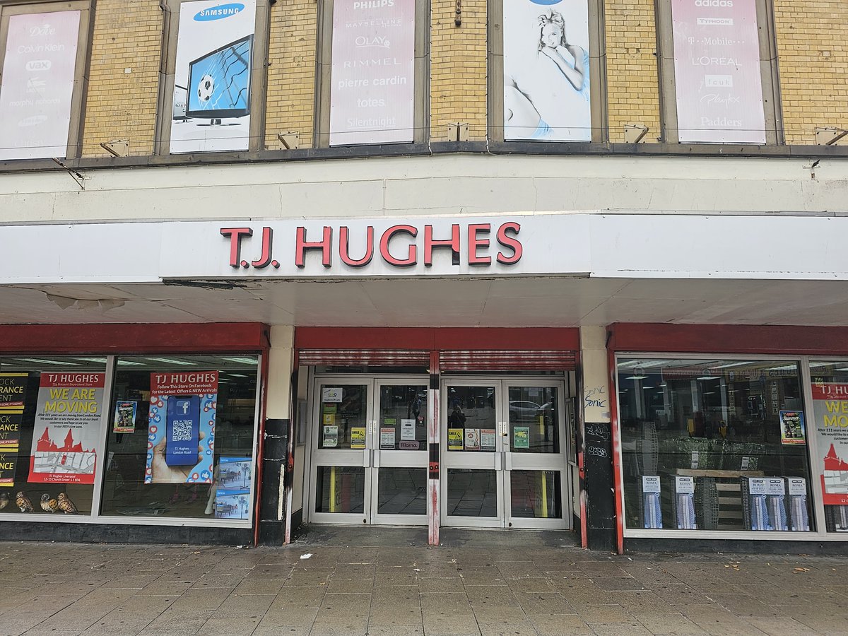 oldpicposter's tweet image. After 111 years, TJHughes on London Road, Liverpool, closes its doors for the very last time (photos from yesterday)