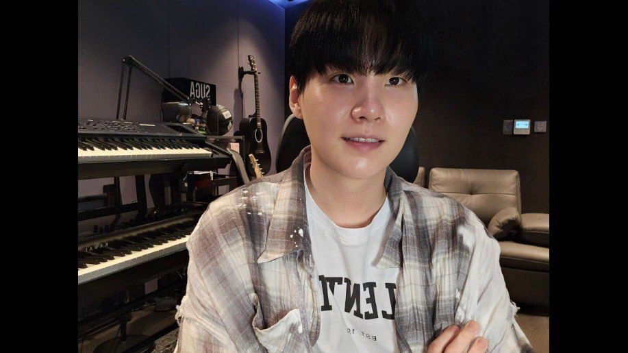#WeLoveYouYoongi
#WEWILLWAITFORYOUYOONGI
#OURLOTUSFLOWERYOONGI 
❤️‍🩹💜🥹🥲